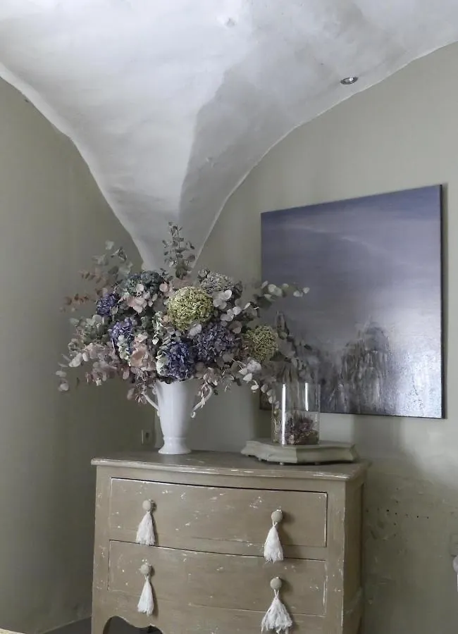 Bed & Breakfast Les Vieux Murs Montfort  Frankrike