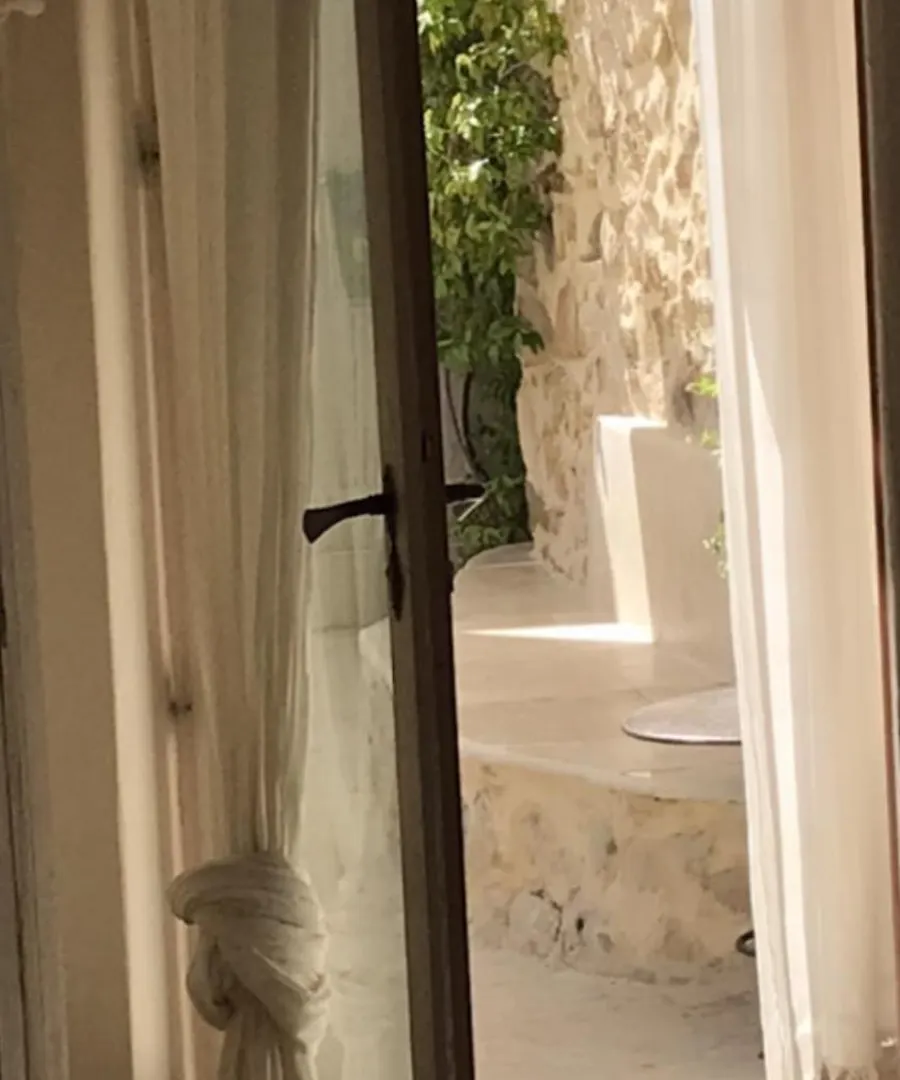 Bed & Breakfast Les Vieux Murs Montfort  Frankrike