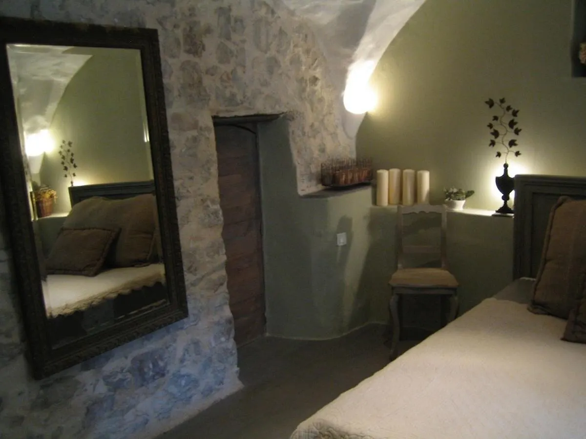 Les Vieux Murs Montfort  0*, Montfort (Alpes-de-Haute-Provence) France