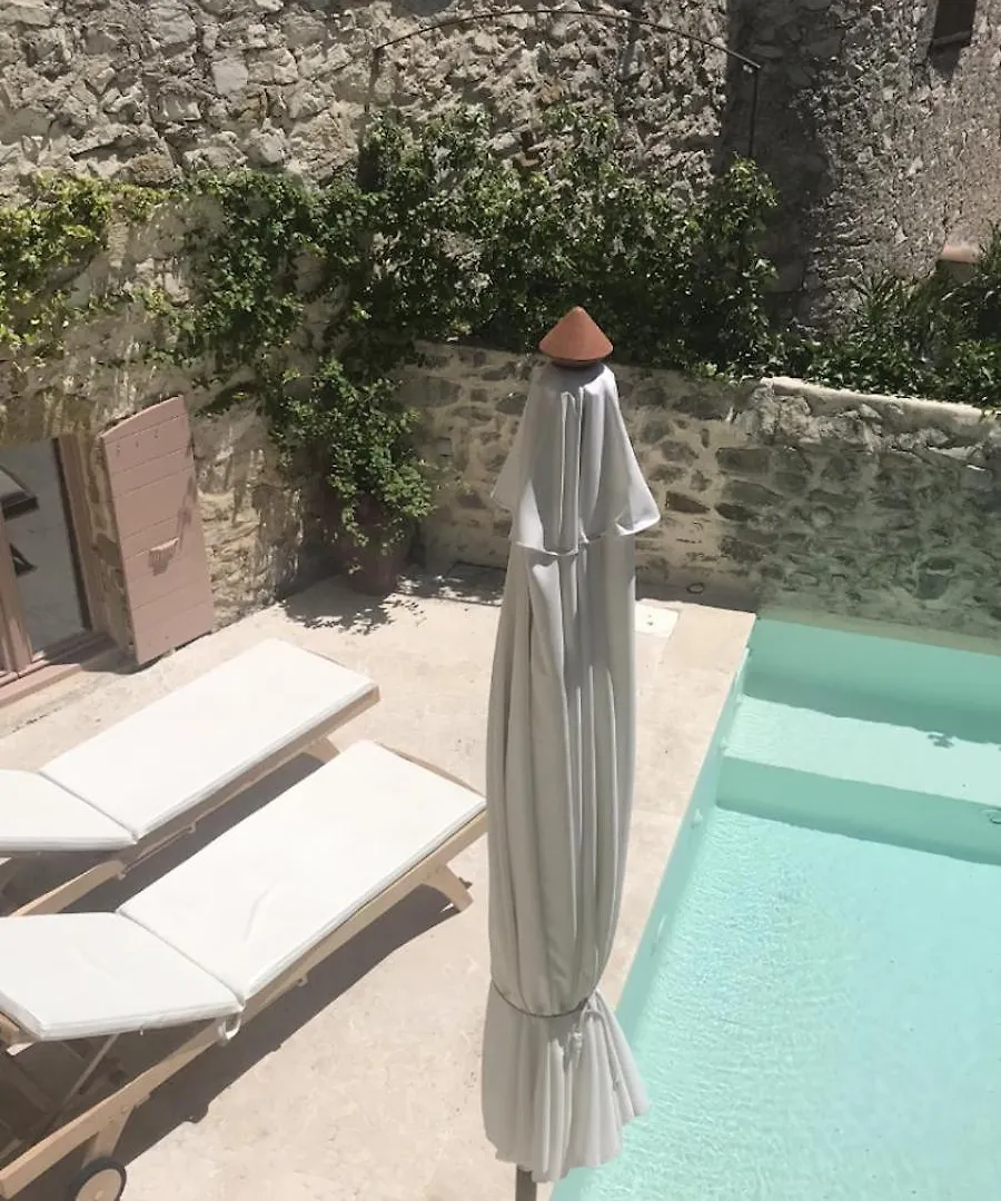 Bed & Breakfast Les Vieux Murs Montfort  France
